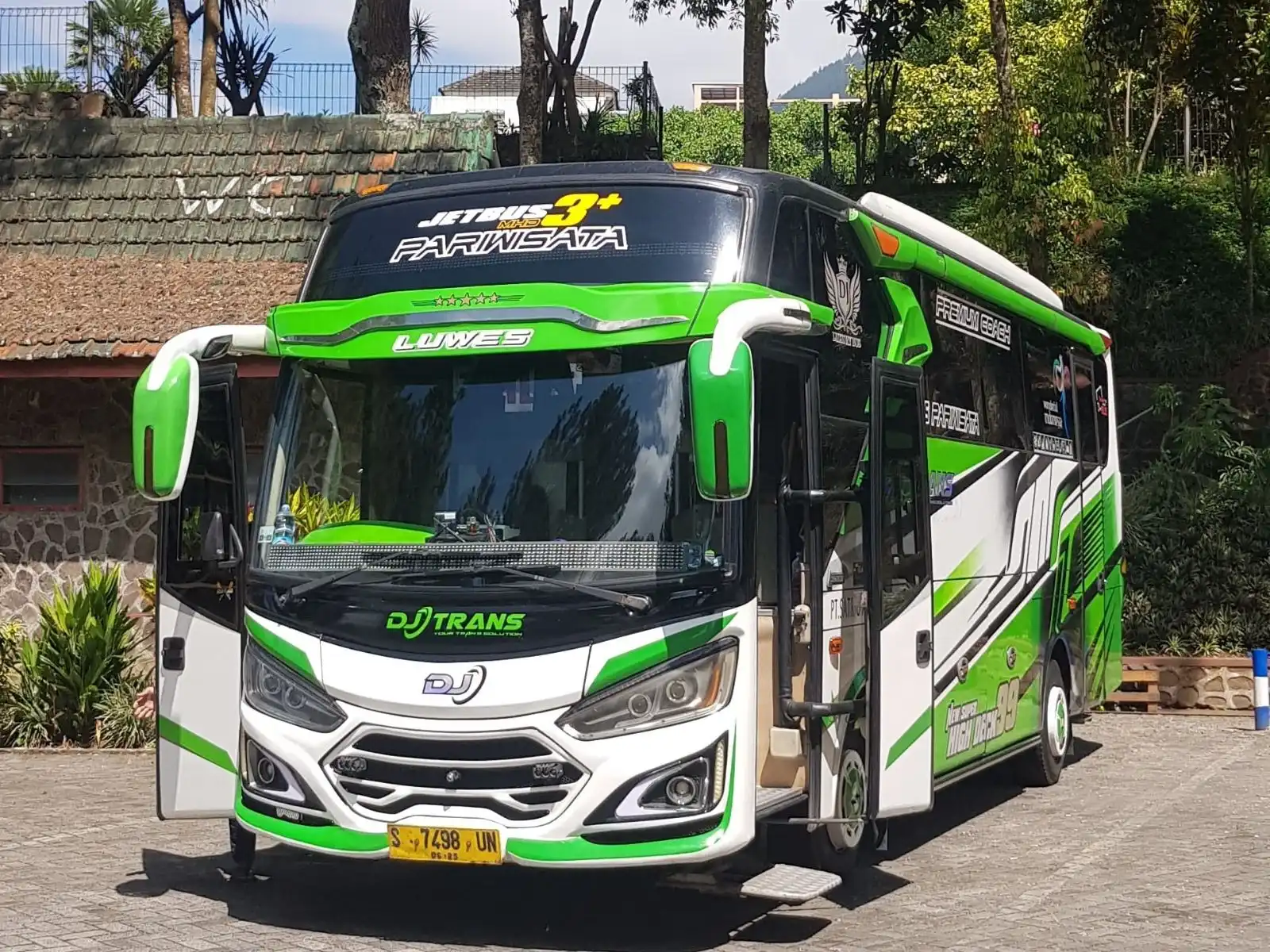 Sewa Bus Medium Surabaya