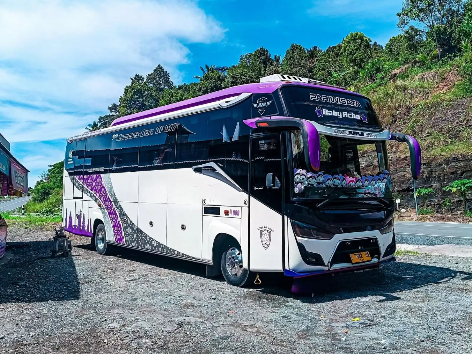 sewa bus medium surabaya