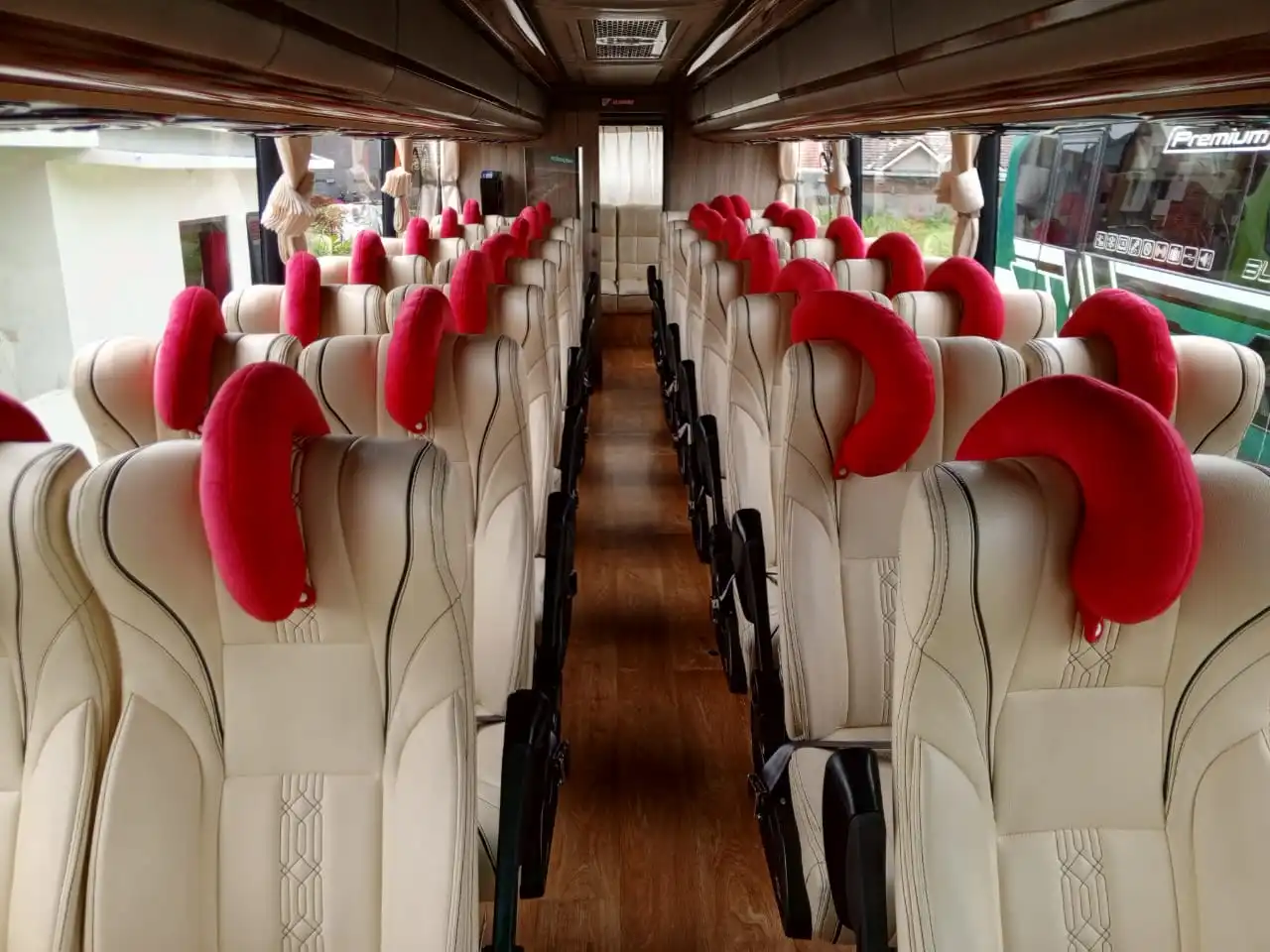 sewa bus medium surabaya