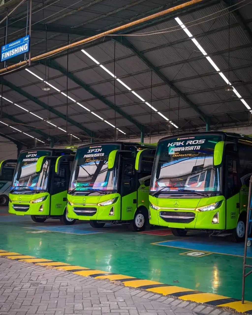 sewa bus medium surabaya
