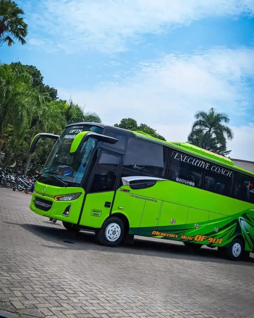sewa bus medium surabaya